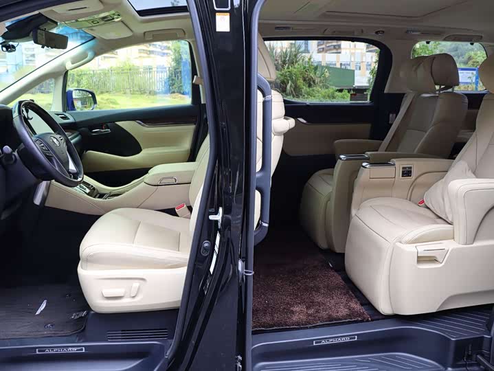 Фото 12 - Toyota Alphard