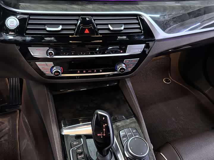 Фото 9 - BMW 5 Series