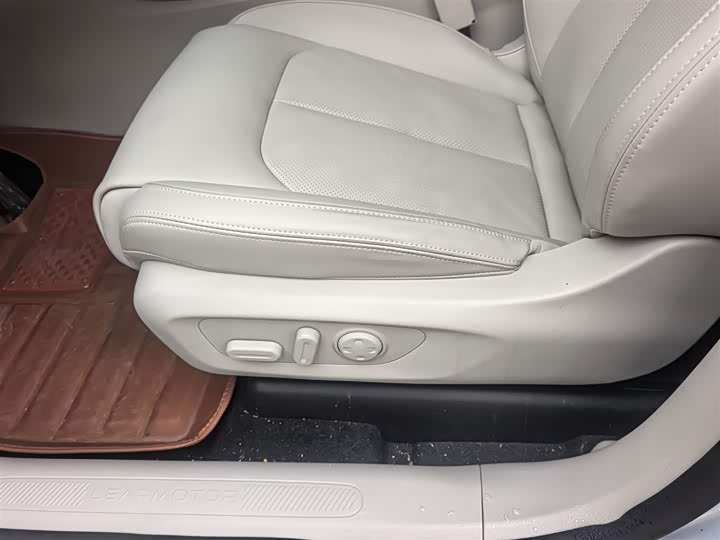 Фото 14 - Leapmotor C11