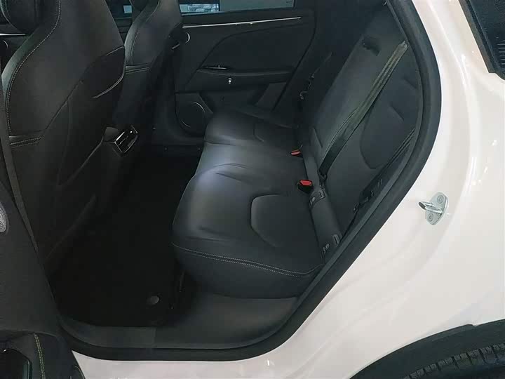 Фото 17 - BAIC Arcfox Alpha T5