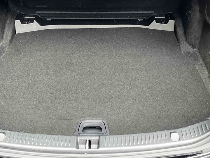 Фото 22 - Mercedes-Benz E-Class