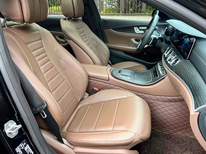 Фото 23 - Mercedes-Benz E-Class