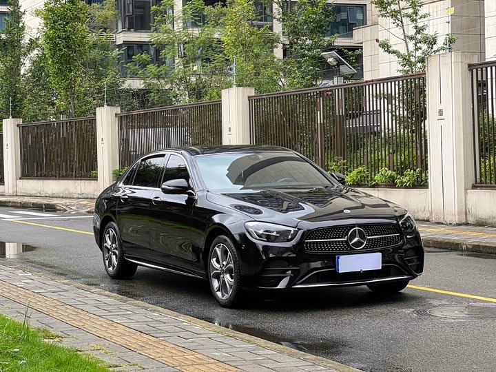 Фото 3 - Mercedes-Benz E-Class