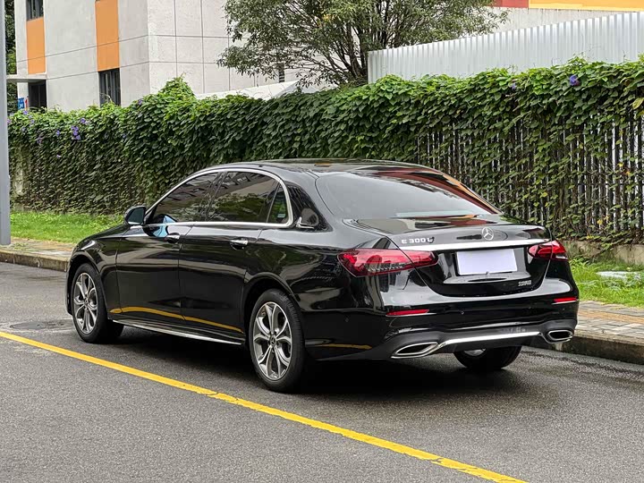 Фото 6 - Mercedes-Benz E-Class