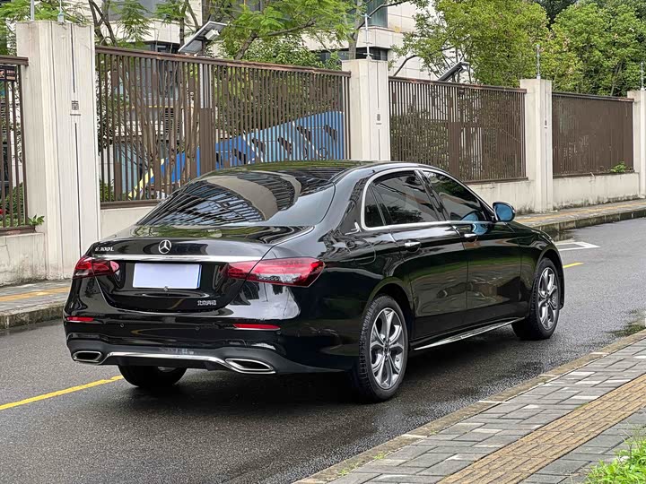 Фото 7 - Mercedes-Benz E-Class