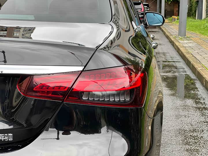 Фото 9 - Mercedes-Benz E-Class