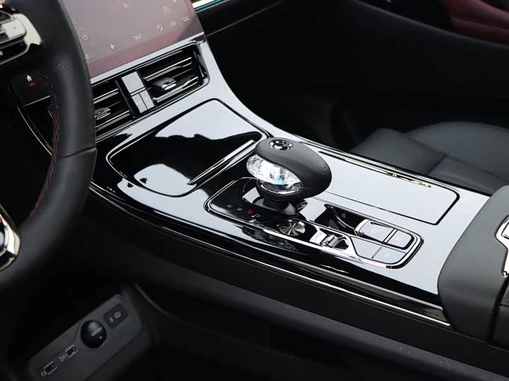 Фото 27 - GAC Trumpchi M8