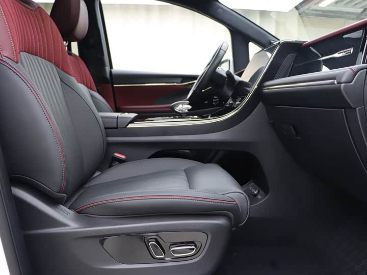 Фото 9 - GAC Trumpchi M8