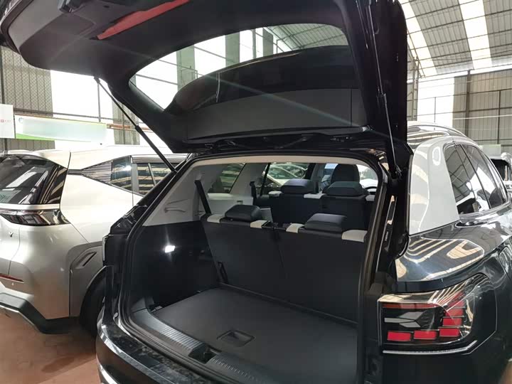 Фото 9 - Volkswagen ID.6 Crozz