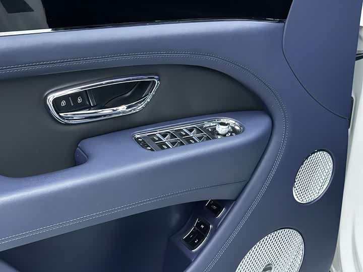 Фото 10 - Bentley Bentayga