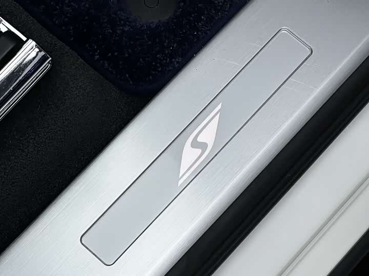 Фото 12 - Bentley Bentayga