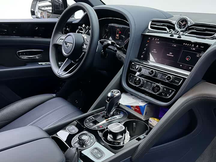Фото 14 - Bentley Bentayga