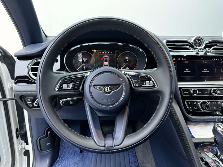 Фото 16 - Bentley Bentayga