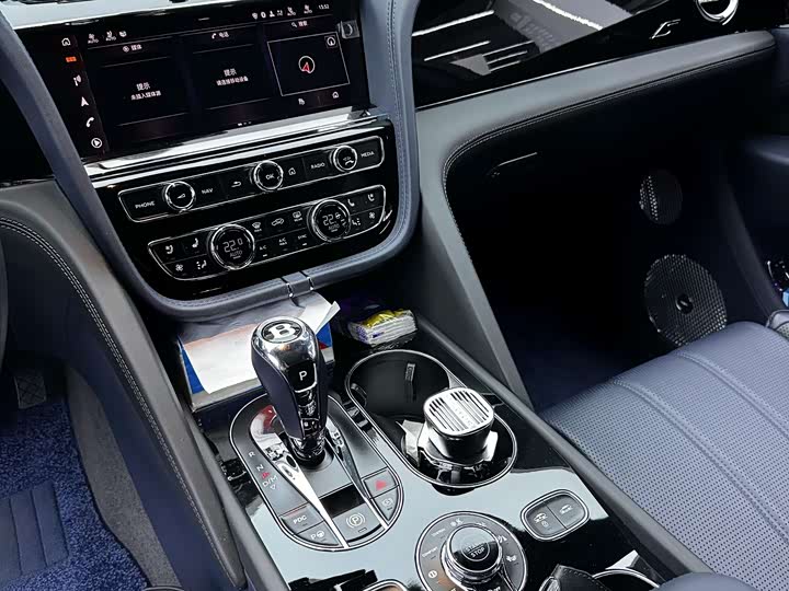 Фото 18 - Bentley Bentayga