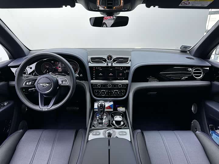 Фото 19 - Bentley Bentayga