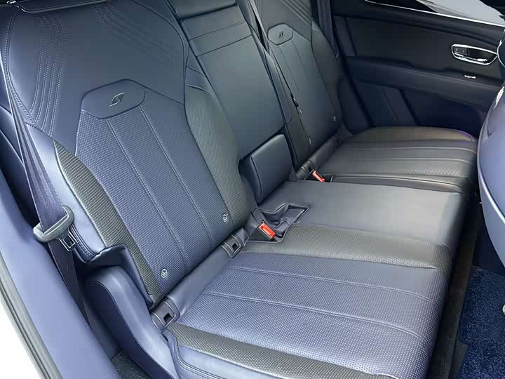 Фото 21 - Bentley Bentayga