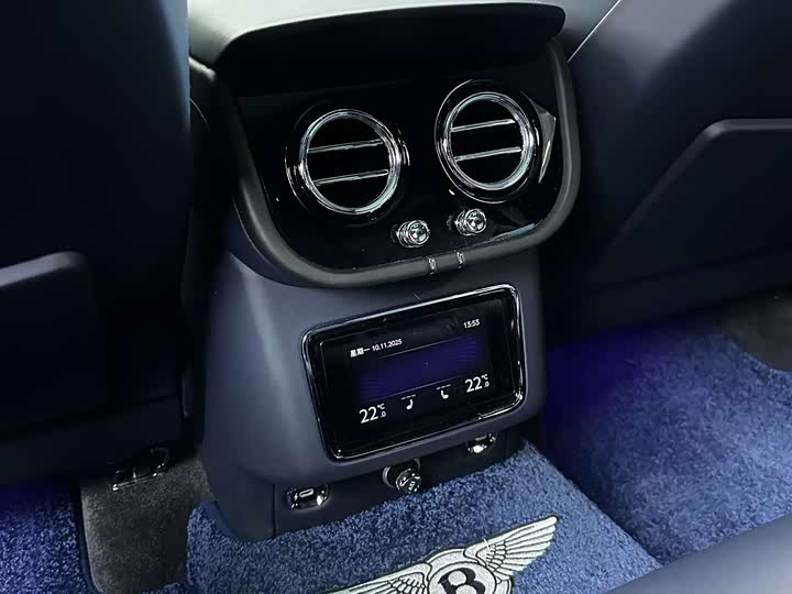 Фото 23 - Bentley Bentayga