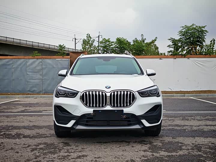 Фото 2 - BMW X1