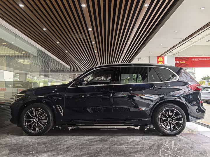 Фото 16 - BMW X5