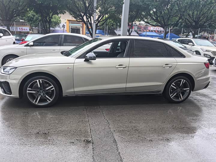 Фото 4 - Audi A4L