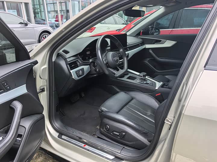 Фото 6 - Audi A4L