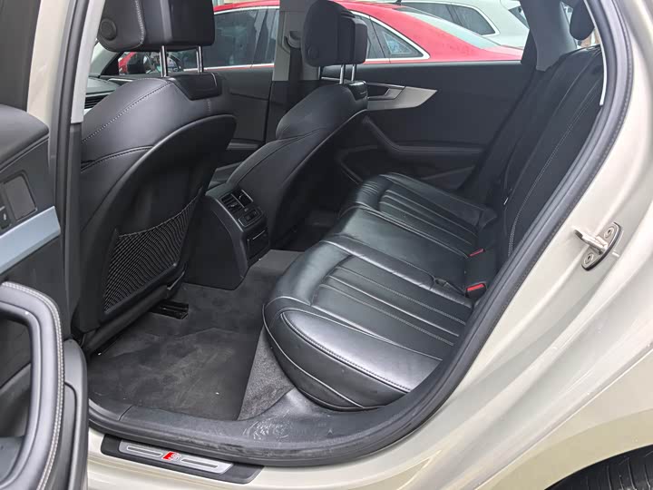 Фото 7 - Audi A4L