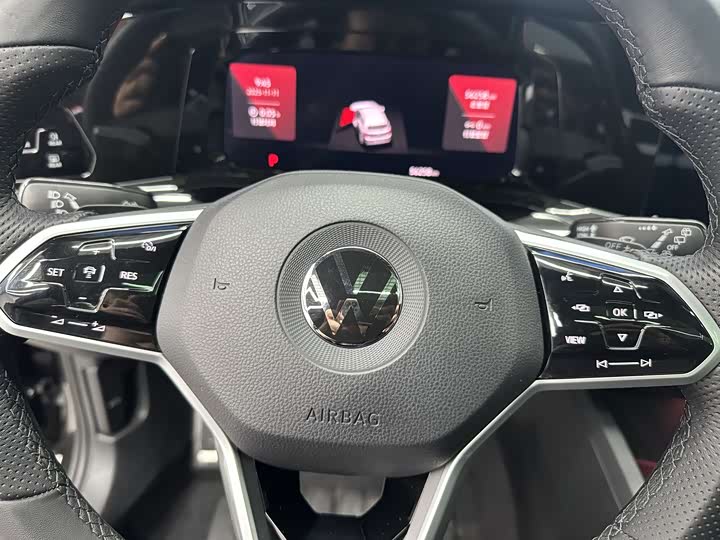 Фото 14 - Volkswagen Golf