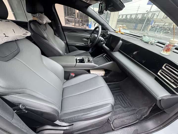 Фото 16 - BYD Qin L