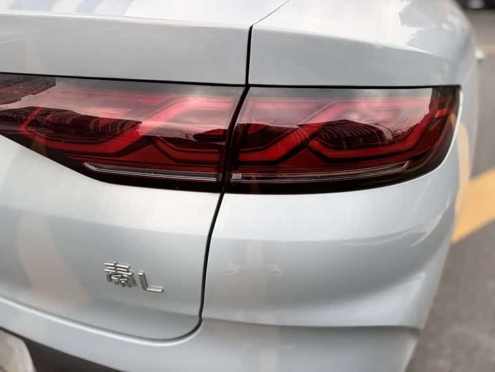 Фото 18 - BYD Qin L