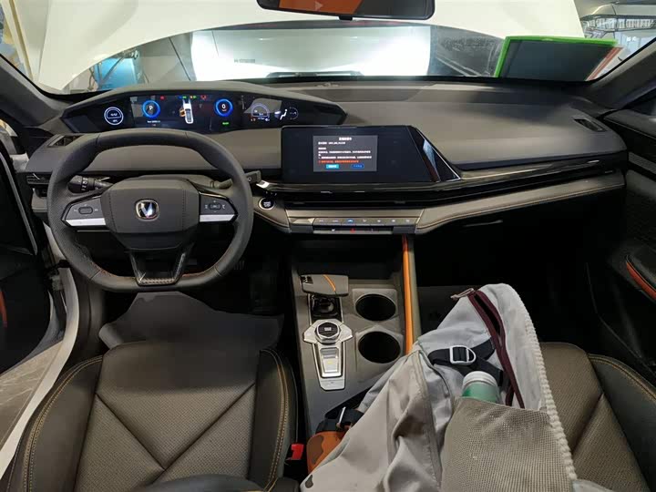 Фото 10 - Changan UNI-V Hybrid