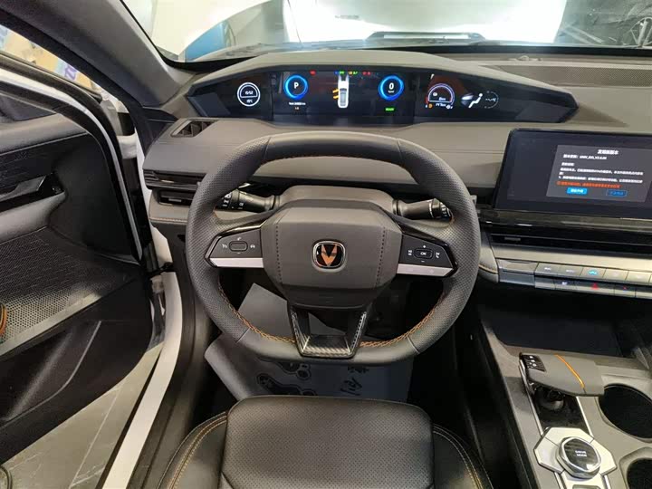 Фото 11 - Changan UNI-V Hybrid