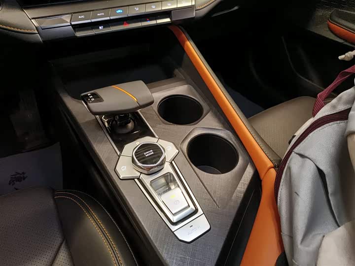 Фото 14 - Changan UNI-V Hybrid