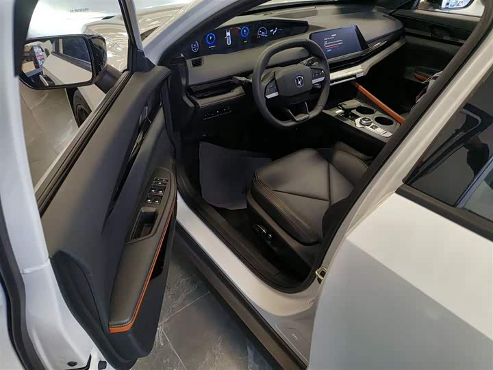 Фото 16 - Changan UNI-V Hybrid