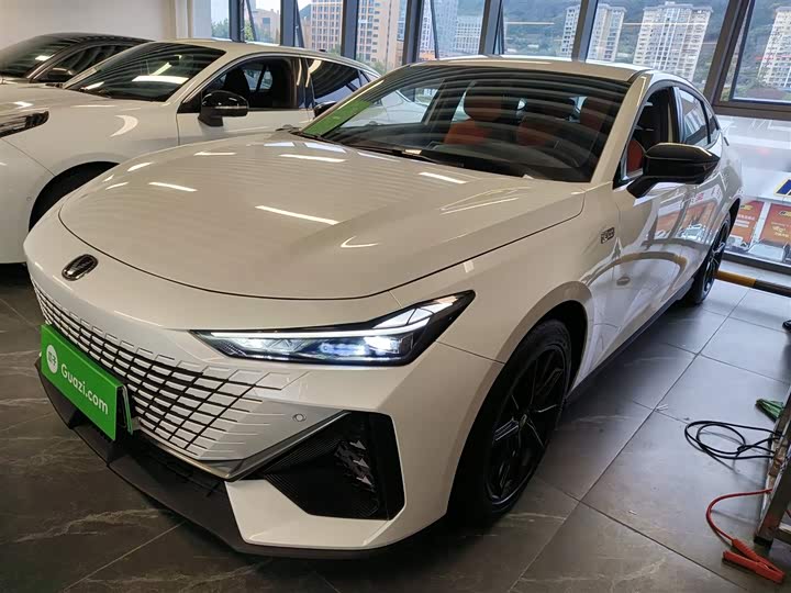 Фото 2 - Changan UNI-V Hybrid