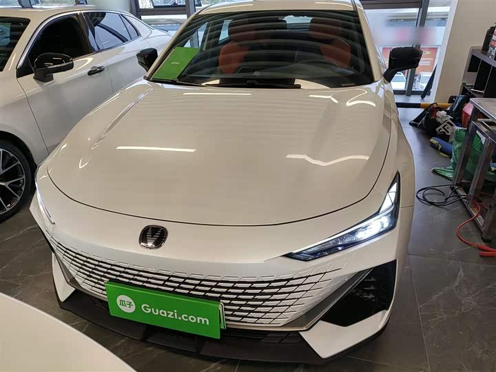 Фото 3 - Changan UNI-V Hybrid