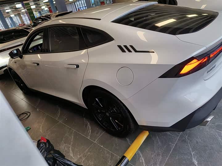 Фото 5 - Changan UNI-V Hybrid