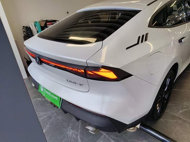 Фото 6 - Changan UNI-V Hybrid