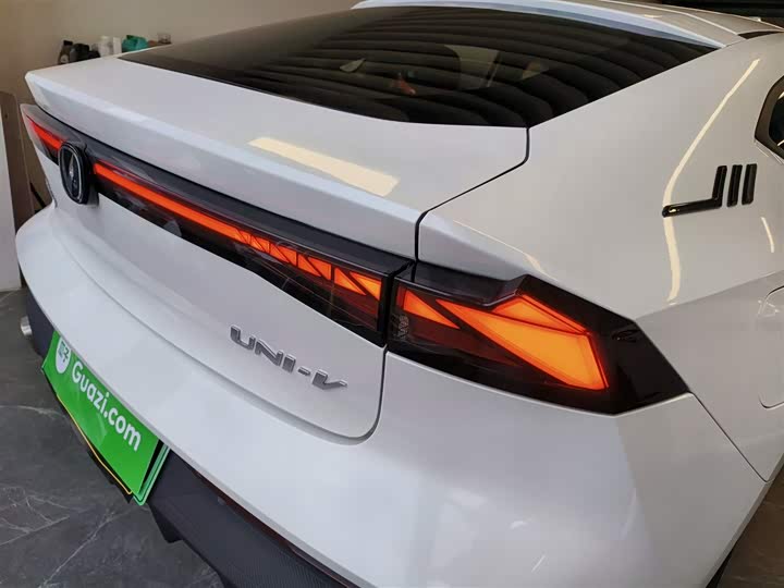 Фото 8 - Changan UNI-V Hybrid