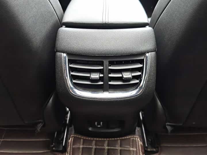 Фото 19 - Chevrolet Malibu XL