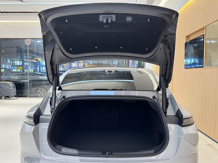 Фото 23 - Nio ET5