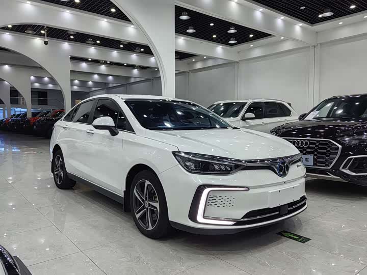 Фото 3 - Beijing EU5