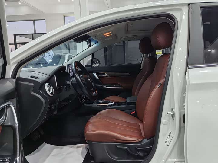 Фото 4 - Beijing EU5