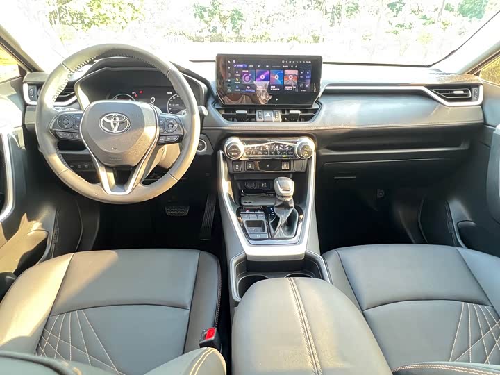 Фото 18 - Toyota RAV4