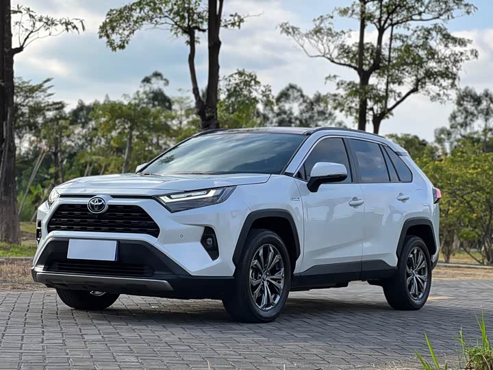 Фото 2 - Toyota RAV4