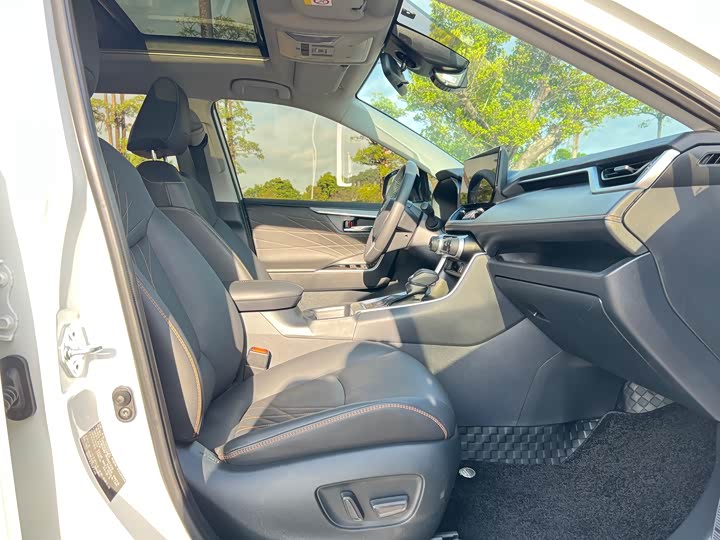 Фото 21 - Toyota RAV4