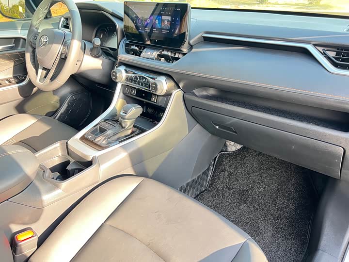 Фото 22 - Toyota RAV4