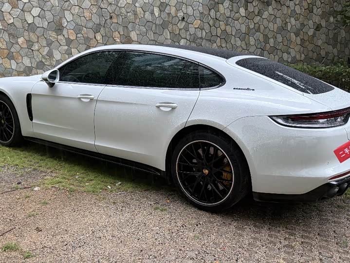 Фото 2 - Porsche Panamera