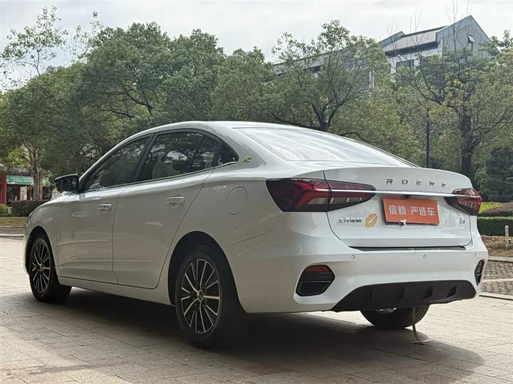Фото 6 - Roewe i5