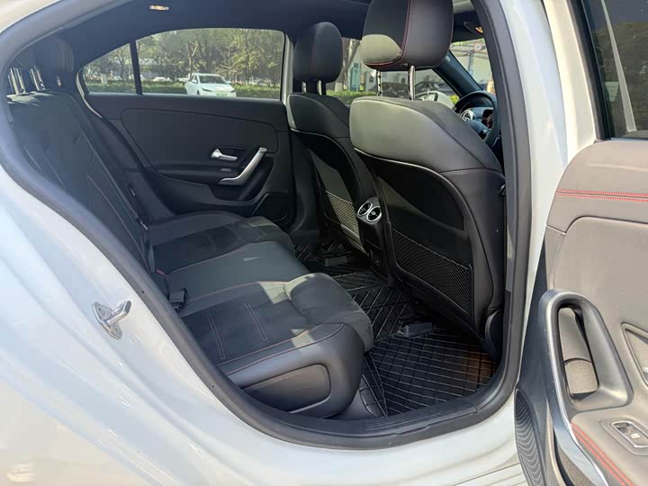 Фото 10 - Mercedes-Benz A-Class