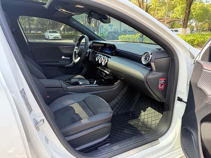 Фото 9 - Mercedes-Benz A-Class